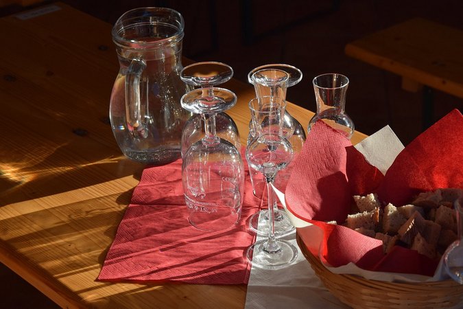 Bezirks Most-, Schnaps- & Brotkost