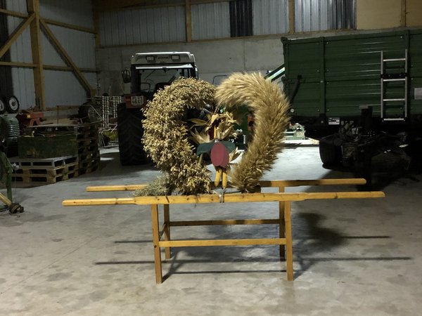 Erntedankkrone binden der Landjugend Rabenstein