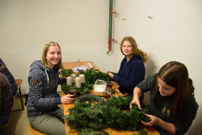 Adventkranzbinden der LJ Rabenstein
