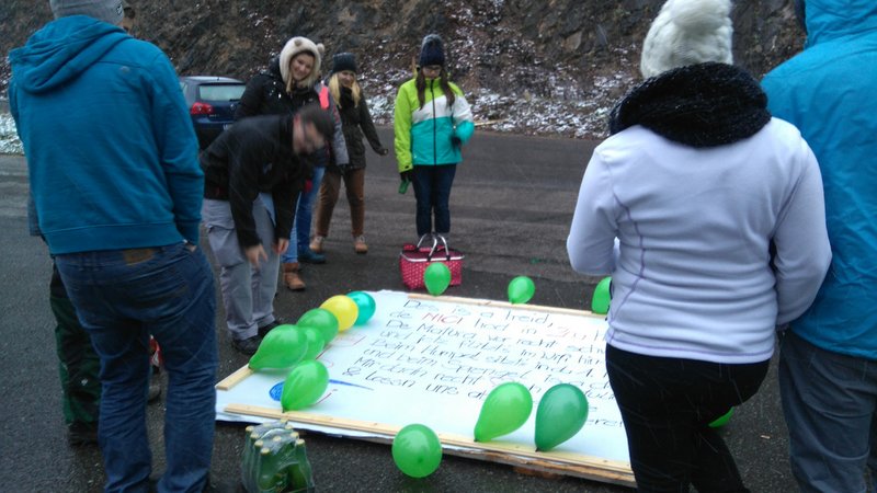 20 Plakataufstellen Nicole Dorrer